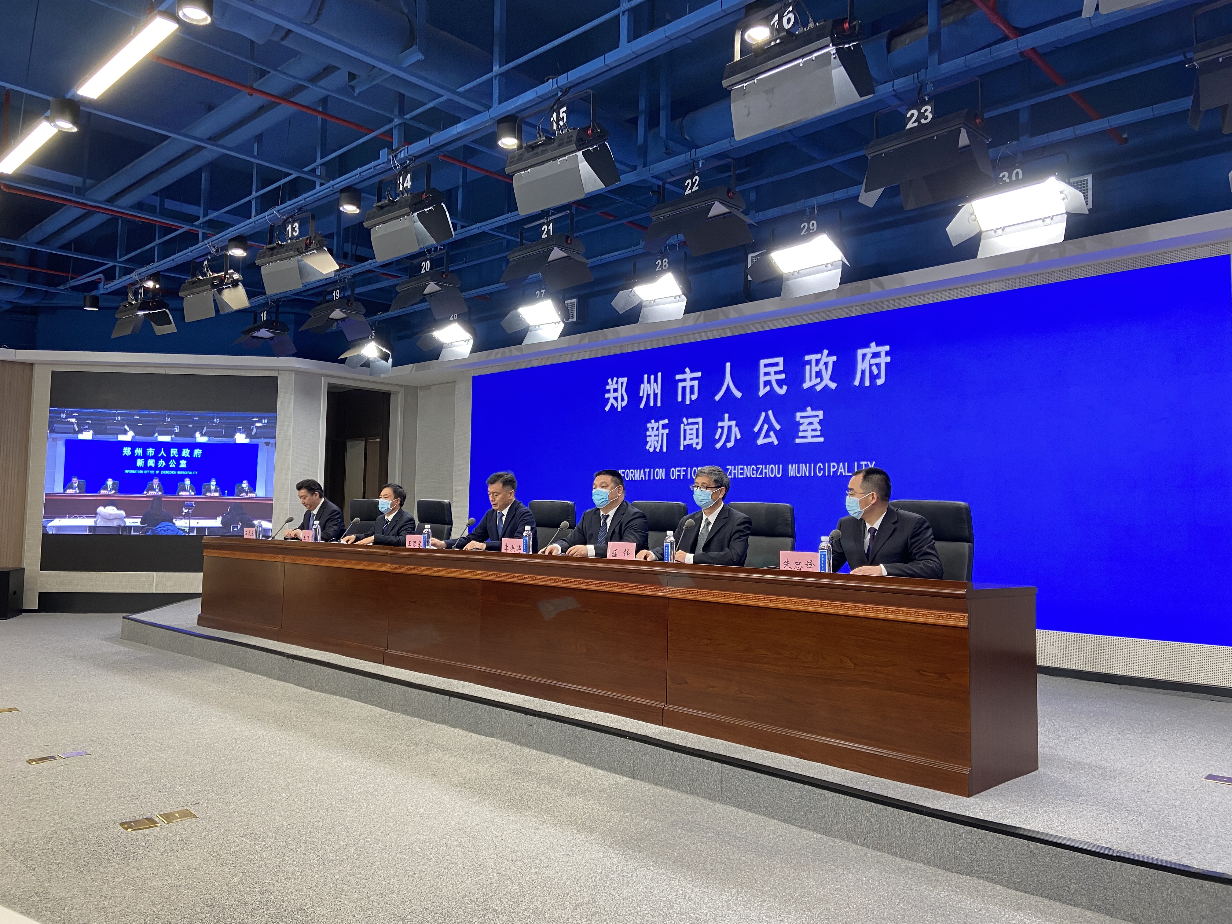 “郑州宣布调整管控区域	” 郑州5处防控区调整为封控？-第2张图片